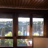 Aislamiento terraza que está cerrada con ventanas oscilobatientes de aluminio pero techo de láminas de chapa