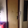 Blindaje y cambio de cerraduras y bombines de puerta antigua de madera, conservando su cara exterior