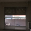 Una ventana de 2 × 2 m con