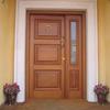 Restaurar puerta entrada casa madera
