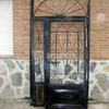 Instar puerta metálica