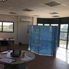 Reformar oficina con cristaleras de separacion