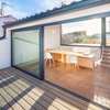 Construcción especie de cenador anexo a vivienda
