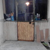 Una puerta de aluminio