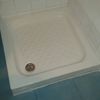 Poner inodoro más pequeño para que quepa una mampara de ducha