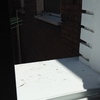 Colocacion de azulejos vierteaguas en tres alfeizar de ventanas