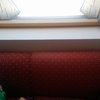Colocar dos cubre repisas de cristal para dos ventanas