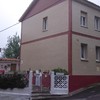 Cerramiento sobre muro de piedra con puerta
