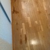 Pulido y oscurecer parquet en casa habitada