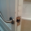 Reparar manetas caídas puerta de baño