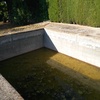 Relleno de hormigon antigua piscina llena de escombros