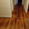 Poner suelo vinílico imitación madera en pasillo de casa