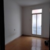 Poner parqué en dos habitaciones