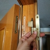 Bisagra de puerta interior rota (ver fotos)