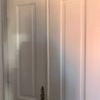 Puertas de madera estilo clásico con molduras