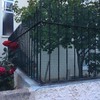 Cerramiento de un bajo mediante verja de hierro