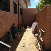 Poner hormigón impreso imitación madera en un patio