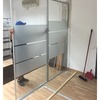 Instalación de dos mamparas de cristal