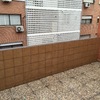 Instalar valla de celosía de madera tratada en dos terrazas, de dimensiones 4,8 metros y 5,1 aproximadamente