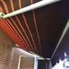 Suministro e instalación de toldo extensible (con o sin cofre) en fachada vertical de ladrillo visto