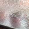 Cristal de ventana roto en salón