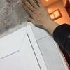 Quitar pequeña humedad en hall del portal y pintar la puerta del mismo