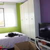Pintar una habitación de colores muy vivos morado y verde
