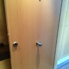 Añadir cerradura puerta principal
