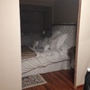 Fabricar e instalar un marco de madera (o similar) blanco sobre un premarco (foto) que separa dos habitaciones (tipo italianas)