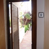 Construccion y colocacion de dos puertas exteriores