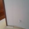 Pared rota por cierre de puerta