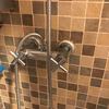 Reforma ducha por filtraciones y humedades en pared contigua