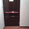Colocar dos puertas de madera