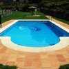 Piscina de obra con escalera romana