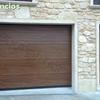 Colocar una puerta seccional imitacion madera en garage