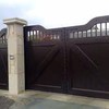 Instalar portales de aluminio o acero inoxidable para cierre de finca