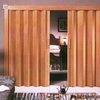 Dos puertas plegables de acordeón