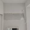 Abrir roza para ocultar cable y pintar pared + recolocar azulejos de exterior despegados