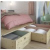 Cama de madera natural con cajones