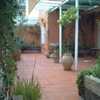 Jardín con traviesas en atico muy soleado con terraza de 80m2