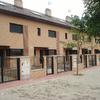 Poner rejas y vallar la parte trasera y delantera de la casa