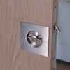 Pestillo en puerta corredera