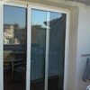 Puerta exterior terraza, con lamas regulabres