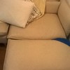 Trabajar la piel del sofa, convertir dos cojines en uno