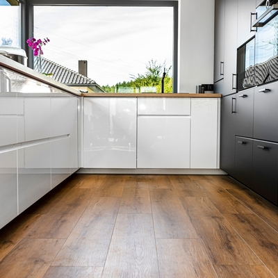 cambiar suelo cocina sin quitar muebles